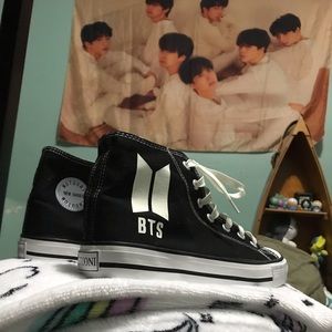 BTS CONVERSE (Glow in the Dark:)